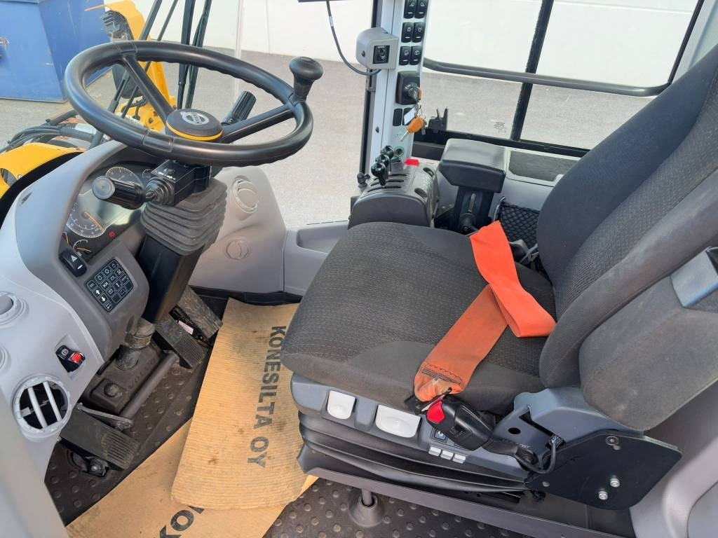Utovarivač točkaš Volvo L 90 H Long Boom: slika 12