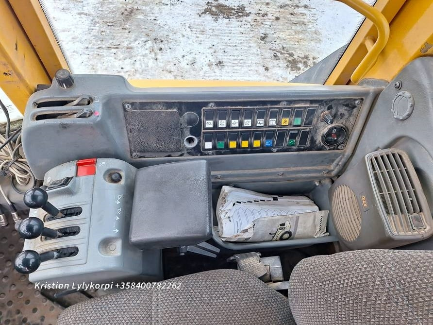 Utovarivač točkaš Volvo L120E: slika 28