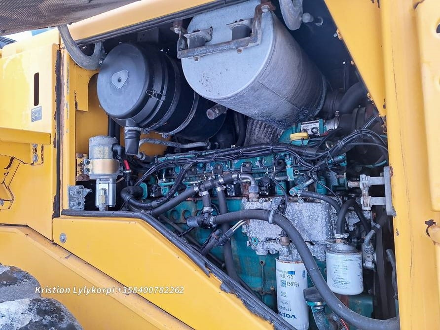 Utovarivač točkaš Volvo L120E: slika 19