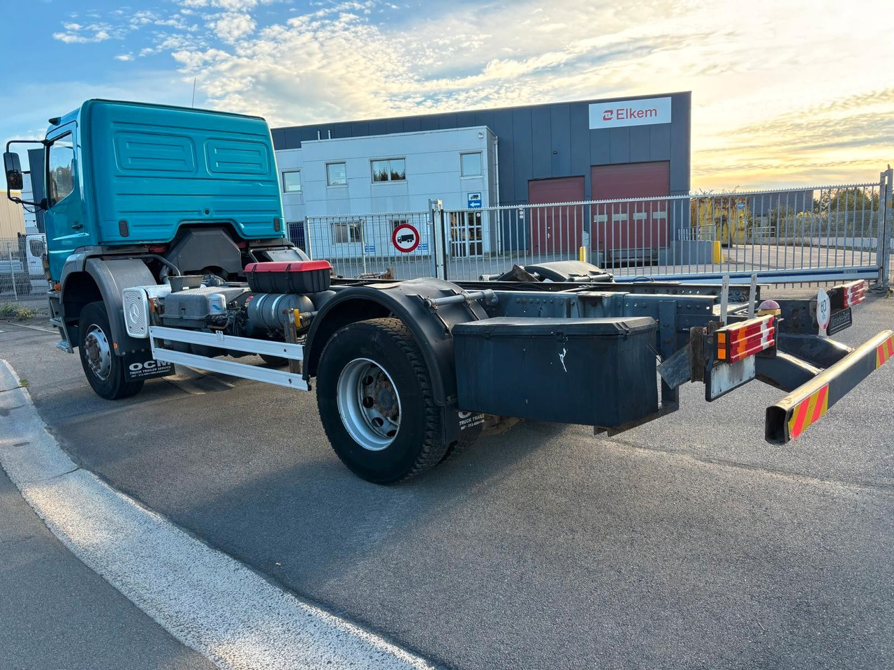 Mercedes-Benz Atego 1823. 6 Zylinder. - Kamion sa golom šasijom i zatvorenom kabinom: slika 5 Mercedes-Benz Atego 1823. 6 Zylinder. - Kamion sa golom šasijom i zatvorenom kabinom: slika 5
