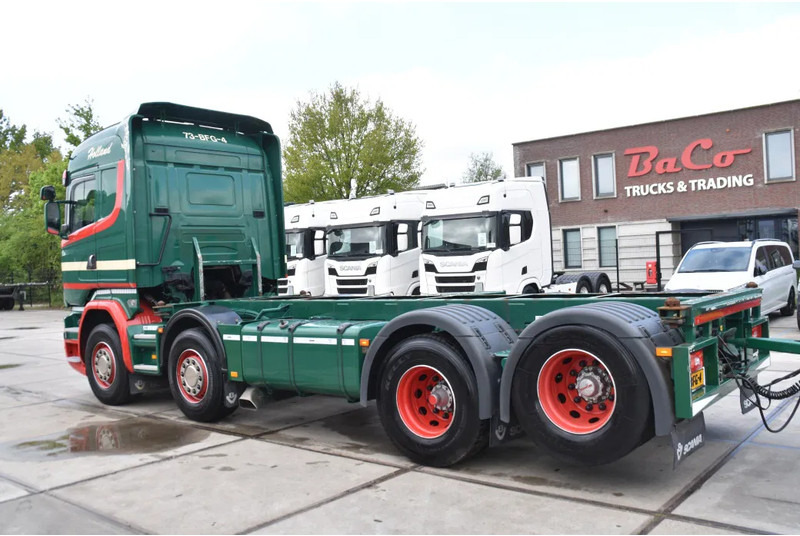 Scania R520 HL V8 8x2 - EURO 6 - MANUAL - RETARDER - WHEELBASE: 510 cm - 10 TONS FRONT AXLE - XENON - - Kamion za prevoz kontejnera/ Kamion sa promenjivim sandukom: slika 2 Scania R520 HL V8 8x2 - EURO 6 - MANUAL - RETARDER - WHEELBASE: 510 cm - 10 TONS FRONT AXLE - XENON - - Kamion za prevoz kontejnera/ Kamion sa promenjivim sandukom: slika 2