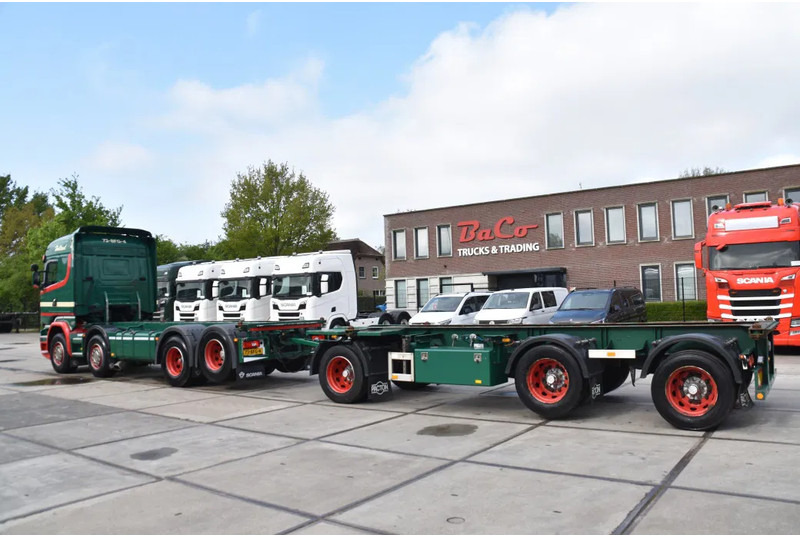 Scania R520 HL V8 8x2 + HANGER - EURO 6 - MANUAL - RETARDER - WHEELBASE: 510 cm - 10 TONS FRONT AXLE - XENON - EXCELLENT CONDITION - - Kamion za prevoz kontejnera/ Kamion sa promenjivim sandukom: slika 2 Scania R520 HL V8 8x2 + HANGER - EURO 6 - MANUAL - RETARDER - WHEELBASE: 510 cm - 10 TONS FRONT AXLE - XENON - EXCELLENT CONDITION - - Kamion za prevoz kontejnera/ Kamion sa promenjivim sandukom: slika 2