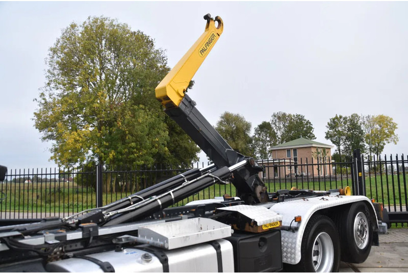 Scania S500 NGS 6x2*4 - HOOKLIFT - RETARDER - 375 TKM - PARK. AIRCO - WHEELBASE: 475 CM - PTO - EXCELLENT CONDITION - - Kamion sa hidrauličnom kukom: slika 4 Scania S500 NGS 6x2*4 - HOOKLIFT - RETARDER - 375 TKM - PARK. AIRCO - WHEELBASE: 475 CM - PTO - EXCELLENT CONDITION - - Kamion sa hidrauličnom kukom: slika 4