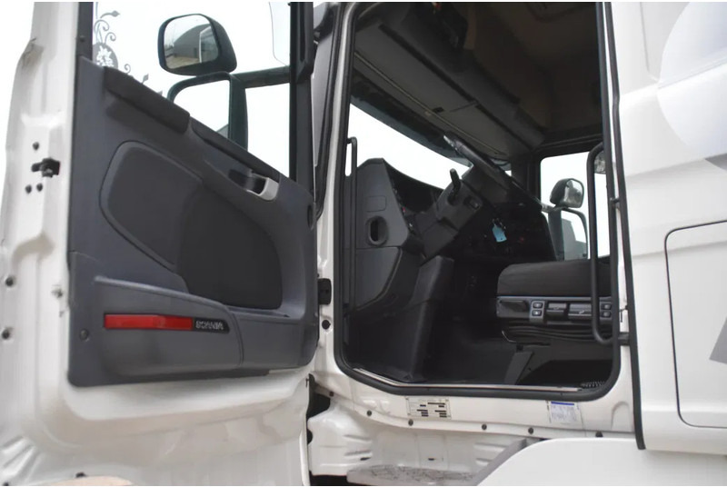 Scania R450 HL 4x2MNB - CROWN EDITION - SCR ONLY - RETARDER - FULL AIR - PTO - NAVI - 2 BEDS - XENON - - Tegljač: slika 4 Scania R450 HL 4x2MNB - CROWN EDITION - SCR ONLY - RETARDER - FULL AIR - PTO - NAVI - 2 BEDS - XENON - - Tegljač: slika 4