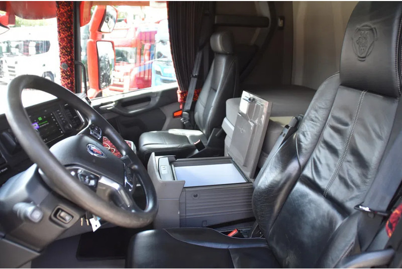 Scania R450 NGS 4x2NB - RETARDER - NEW TACHO - FULL AIR - PARK. AIRCO - PTO - LEATHER SEATS - 2 x FUEL TANKS - EXCELLENT CONDITION - - Tegljač: slika 5 Scania R450 NGS 4x2NB - RETARDER - NEW TACHO - FULL AIR - PARK. AIRCO - PTO - LEATHER SEATS - 2 x FUEL TANKS - EXCELLENT CONDITION - - Tegljač: slika 5