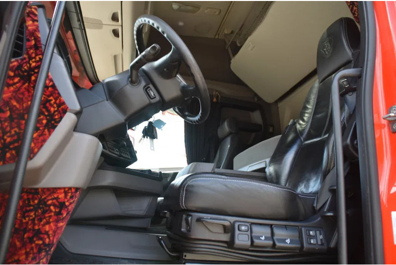 Scania R450 NGS 4x2NB - RETARDER - NEW TACHO - FULL AIR - PARK. AIRCO - PTO - LEATHER SEATS - 2 x FUEL TANKS - EXCELLENT CONDITION - - Tegljač: slika 4 Scania R450 NGS 4x2NB - RETARDER - NEW TACHO - FULL AIR - PARK. AIRCO - PTO - LEATHER SEATS - 2 x FUEL TANKS - EXCELLENT CONDITION - - Tegljač: slika 4