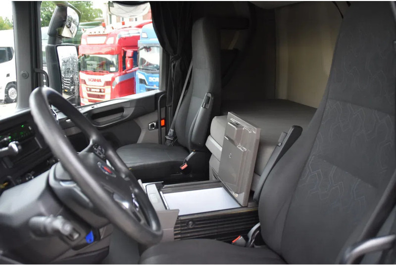 Scania S450 NGS 4x2NB - FULL AIR - RETARDER - ACC - PARK. AIRCO - 2 x FUEL TANKS - TOP CONDITION - - Tegljač: slika 5 Scania S450 NGS 4x2NB - FULL AIR - RETARDER - ACC - PARK. AIRCO - 2 x FUEL TANKS - TOP CONDITION - - Tegljač: slika 5
