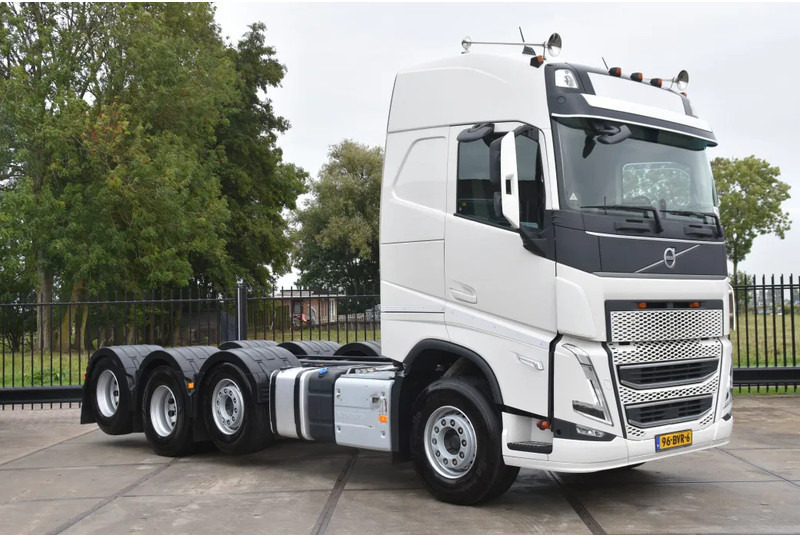 Volvo FH 500 Globe 8x2/4 - 147 TKM - PARK. AIRCO - 10 TONS FRONT AXLE - LEATHER SEATS - PTO - LED LIGHTS - TOP CONDITION - - Kamion sa golom šasijom i zatvorenom kabinom: slika 1 Volvo FH 500 Globe 8x2/4 - 147 TKM - PARK. AIRCO - 10 TONS FRONT AXLE - LEATHER SEATS - PTO - LED LIGHTS - TOP CONDITION - - Kamion sa golom šasijom i zatvorenom kabinom: slika 1