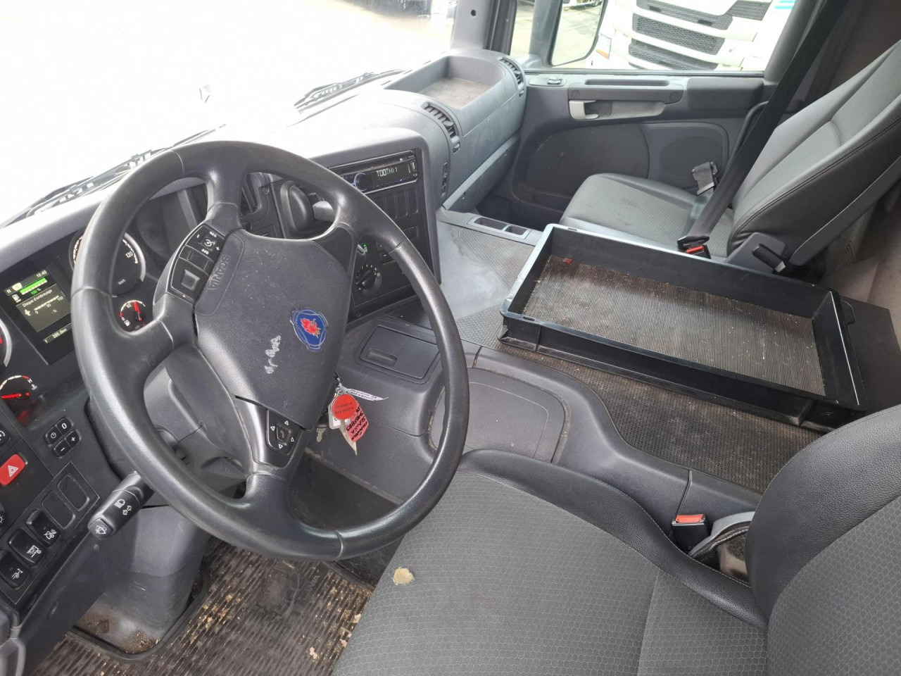 SCANIA P 250 DB4x2MLA - Kamion sa golom šasijom i zatvorenom kabinom: slika 3 SCANIA P 250 DB4x2MLA - Kamion sa golom šasijom i zatvorenom kabinom: slika 3