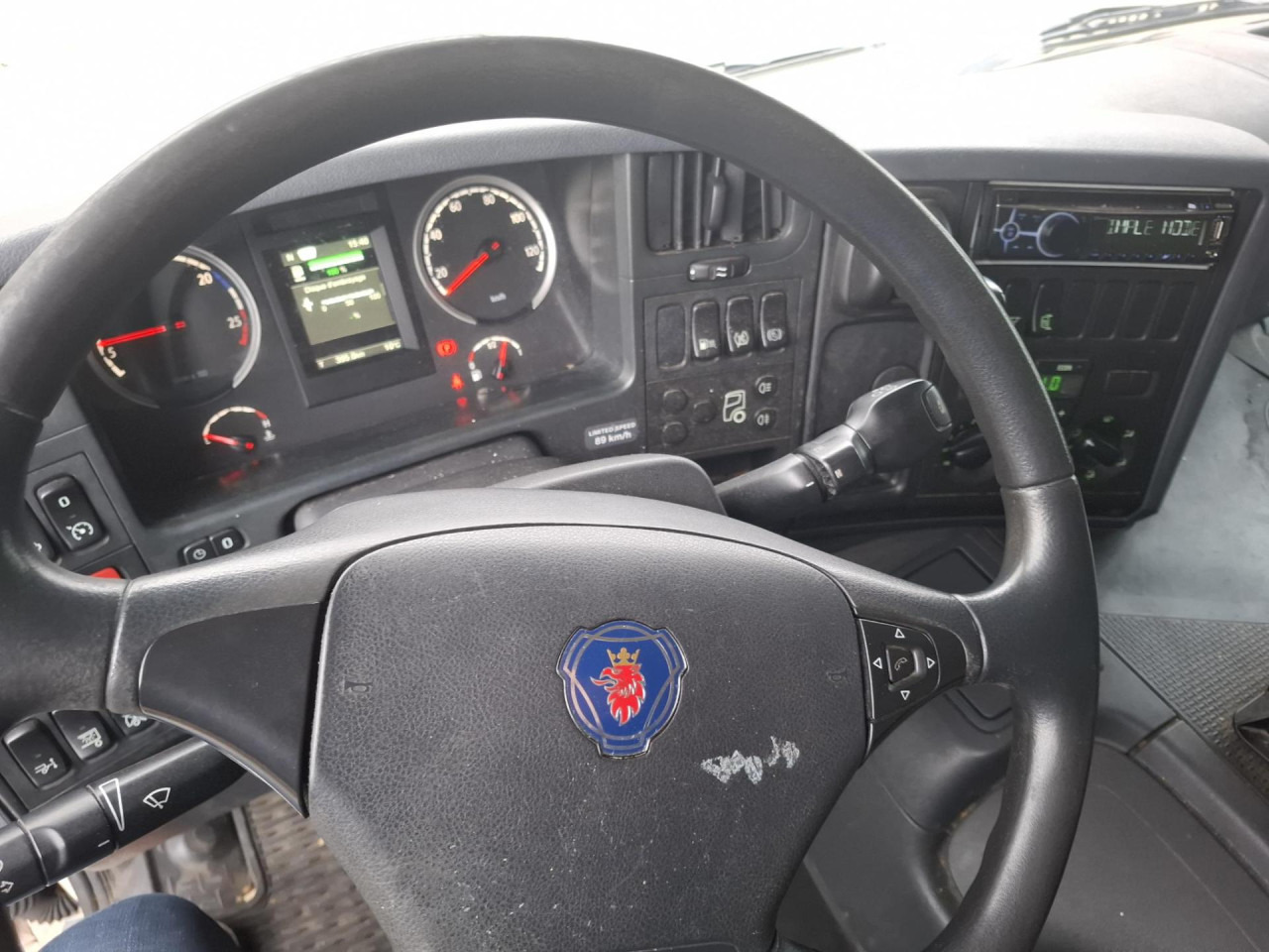 SCANIA P 250 DB4x2MLA - Kamion sa golom šasijom i zatvorenom kabinom: slika 4 SCANIA P 250 DB4x2MLA - Kamion sa golom šasijom i zatvorenom kabinom: slika 4