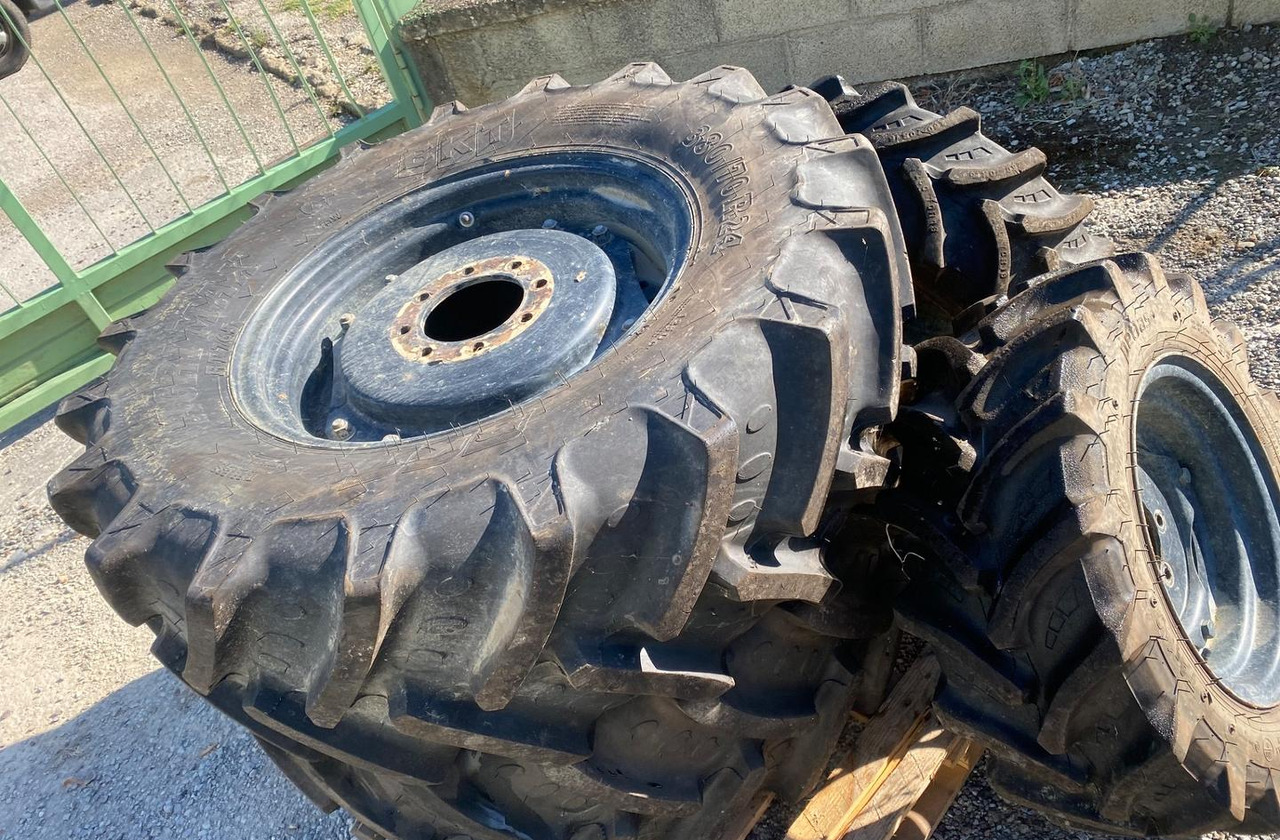 Pneumatico trattore - Kompletan točak za Traktor: slika 1 Pneumatico trattore - Kompletan točak za Traktor: slika 1