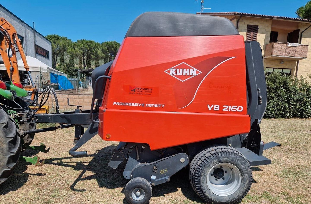 Rotopressa Kuhn - Balirka za okrugle bale: slika 1 Rotopressa Kuhn - Balirka za okrugle bale: slika 1