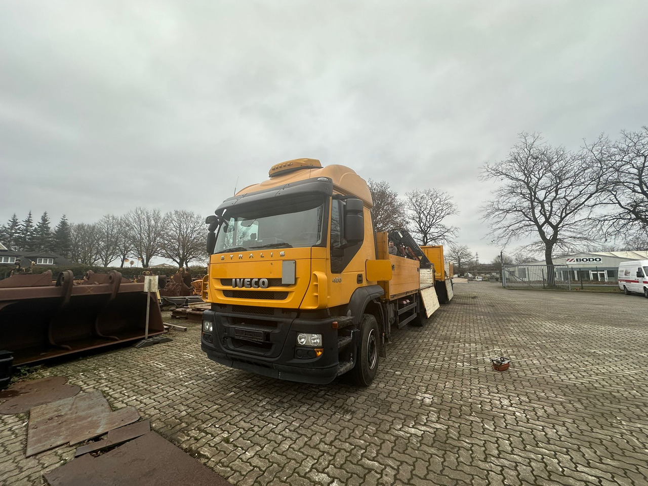 IVECO STRALIS 420 truck open box with TEREX loading crane 290.2E-A3 - Kamion sa hidrauličnom kukom, Kamion sa dizalicom: slika 3 IVECO STRALIS 420 truck open box with TEREX loading crane 290.2E-A3 - Kamion sa hidrauličnom kukom, Kamion sa dizalicom: slika 3