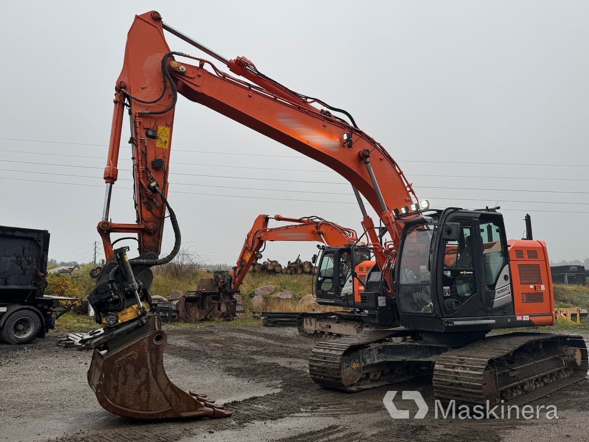 Grävmaskin Hitachi ZX225USLC-6 - Bager guseničar: slika 1 Grävmaskin Hitachi ZX225USLC-6 - Bager guseničar: slika 1