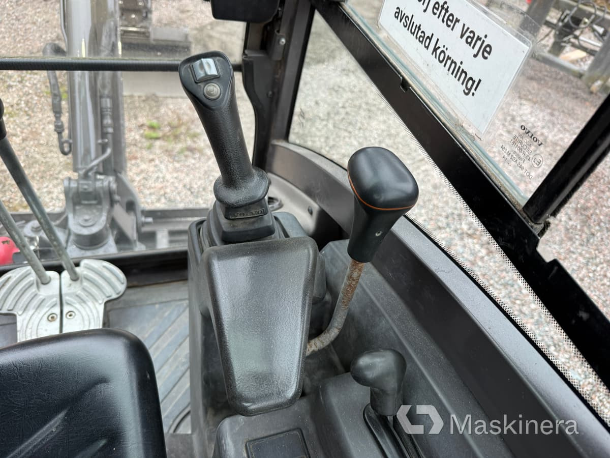 Bager guseničar Grävmaskin Volvo EC18C med redskap: slika 46