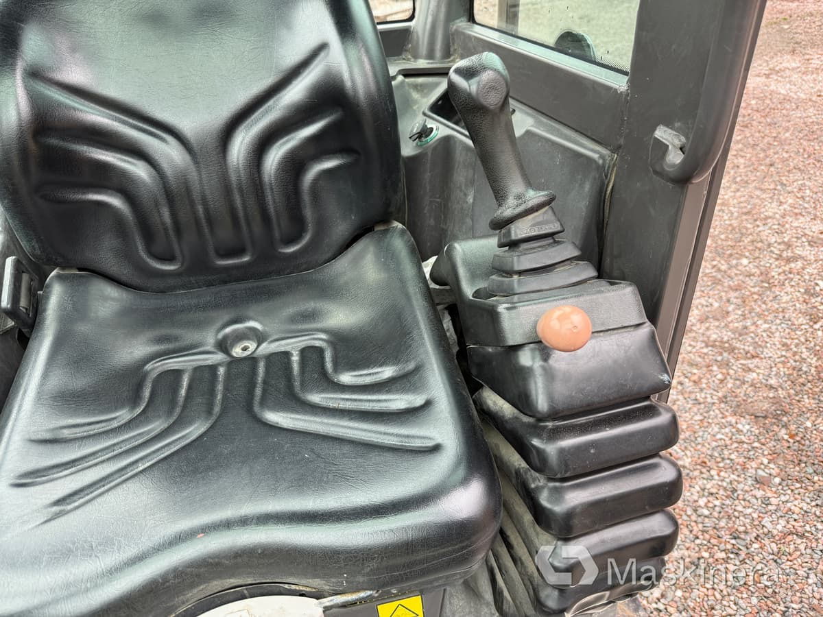 Bager guseničar Grävmaskin Volvo EC18C med redskap: slika 41