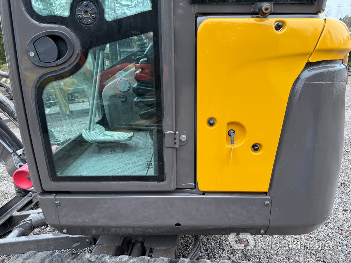 Bager guseničar Grävmaskin Volvo EC18C med redskap: slika 32