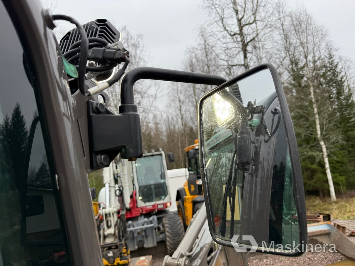 Bager guseničar Grävmaskin Volvo EC18C med redskap: slika 35