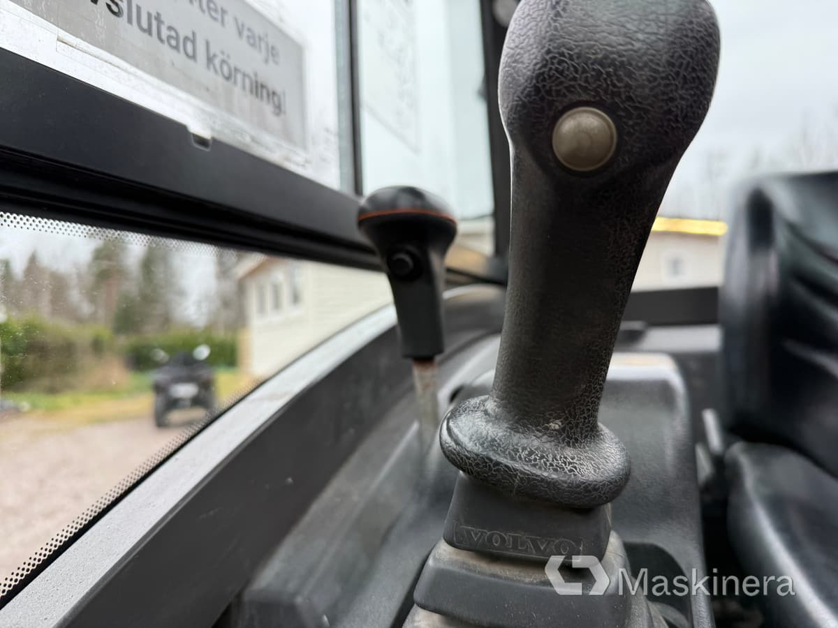 Bager guseničar Grävmaskin Volvo EC18C med redskap: slika 48