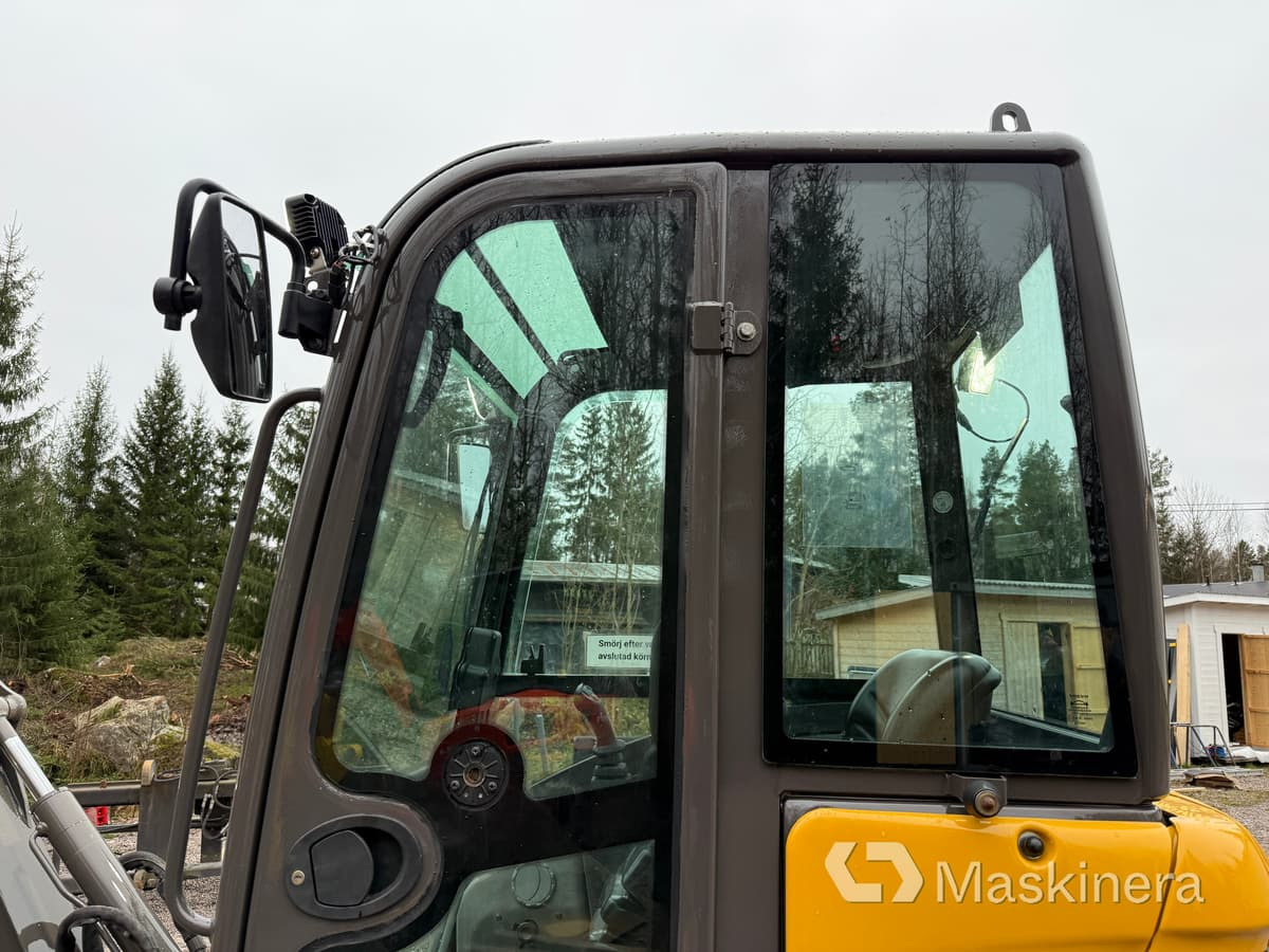 Bager guseničar Grävmaskin Volvo EC18C med redskap: slika 33