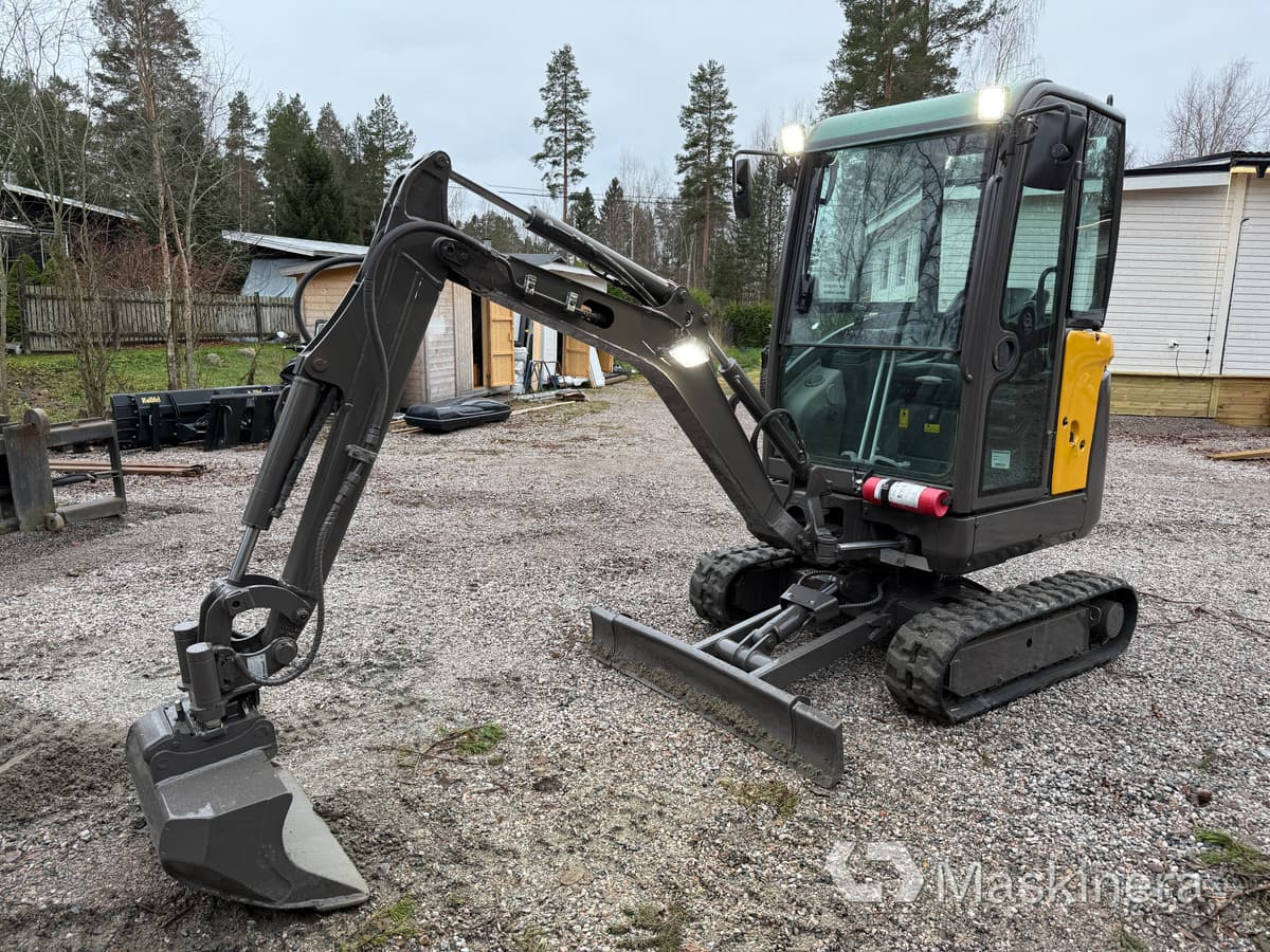 Bager guseničar Grävmaskin Volvo EC18C med redskap: slika 9