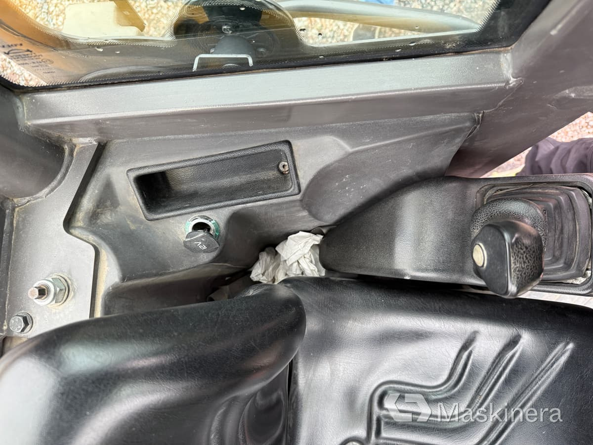 Bager guseničar Grävmaskin Volvo EC18C med redskap: slika 42