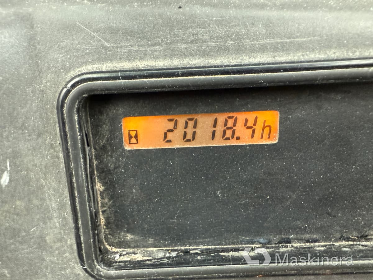 Bager guseničar Grävmaskin Volvo EC18C med redskap: slika 45