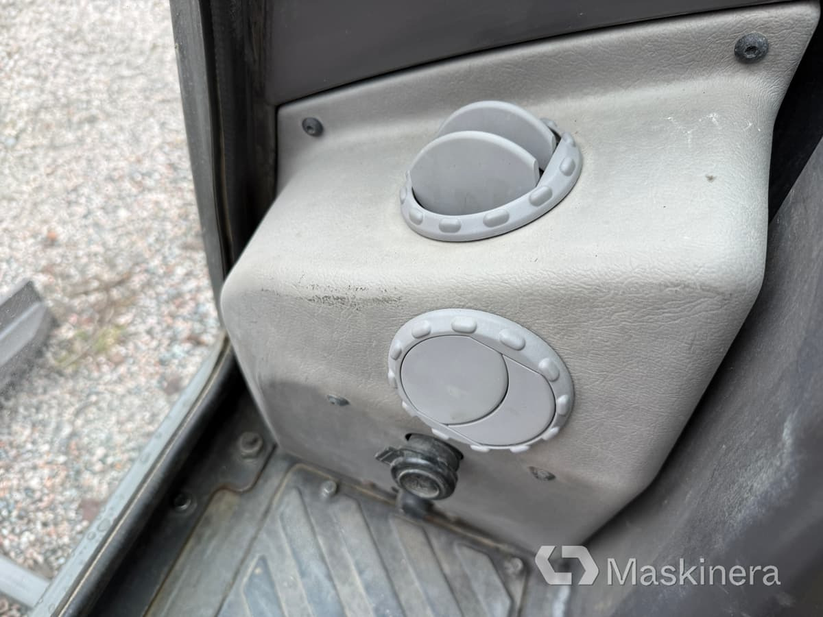 Bager guseničar Grävmaskin Volvo EC18C med redskap: slika 49