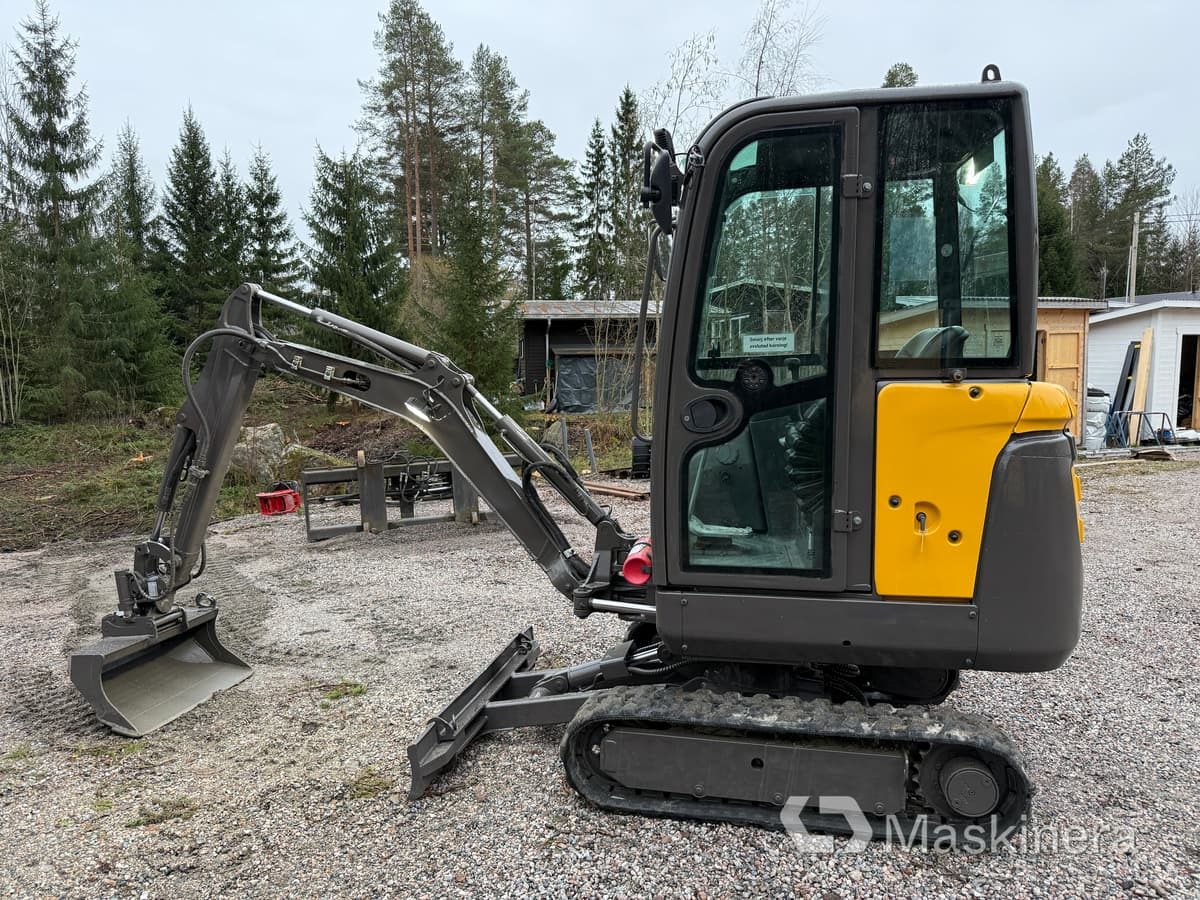 Bager guseničar Grävmaskin Volvo EC18C med redskap: slika 8