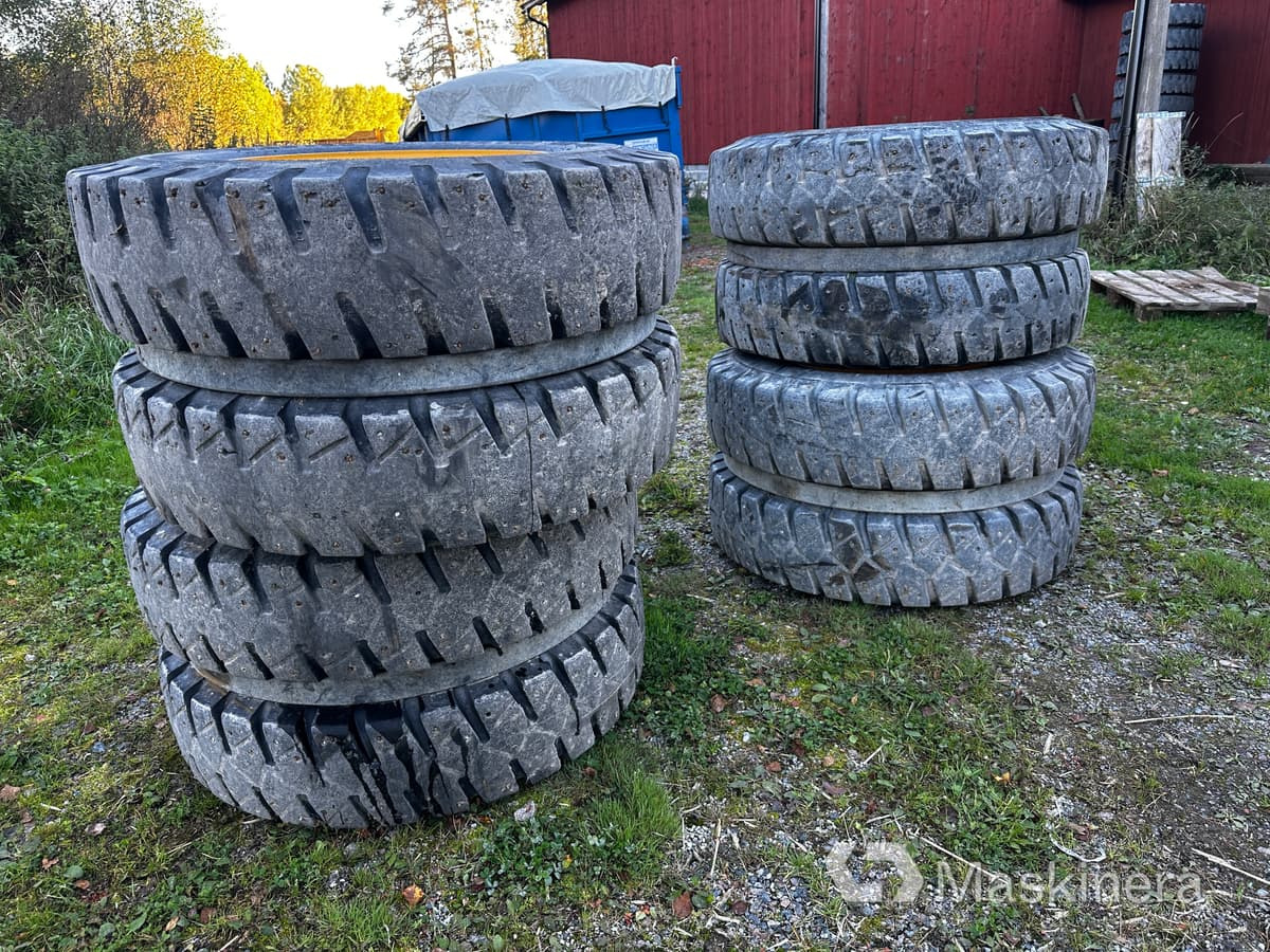 Nokian Grävmaskinsdäck dubbelhjul med fälg - Kompletan točak za Građevinska mašina: slika 1 Nokian Grävmaskinsdäck dubbelhjul med fälg - Kompletan točak za Građevinska mašina: slika 1