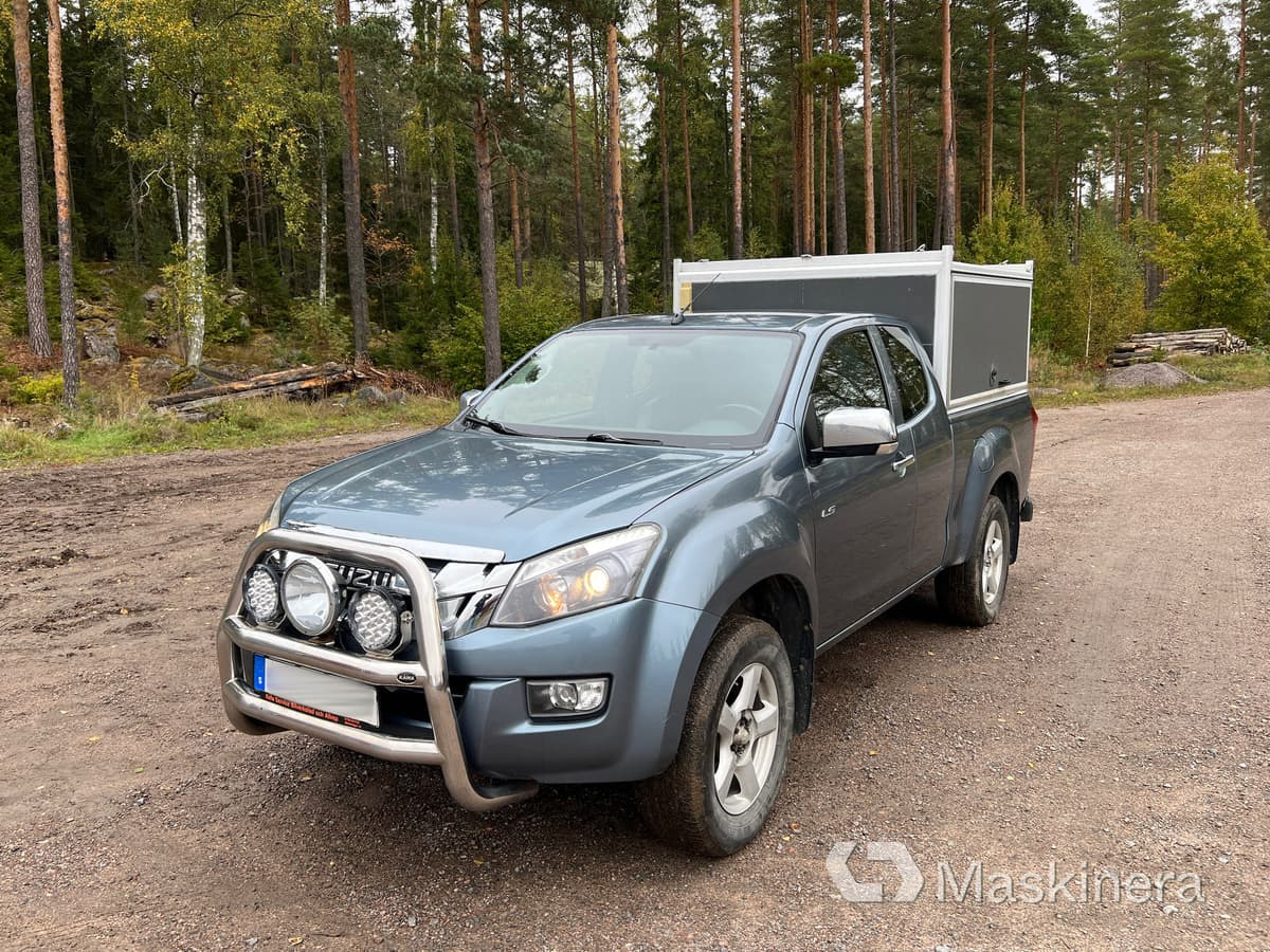 Pickup Isuzu D-Max Space Cab 2.5 TD - Furgon: slika 1 Pickup Isuzu D-Max Space Cab 2.5 TD - Furgon: slika 1