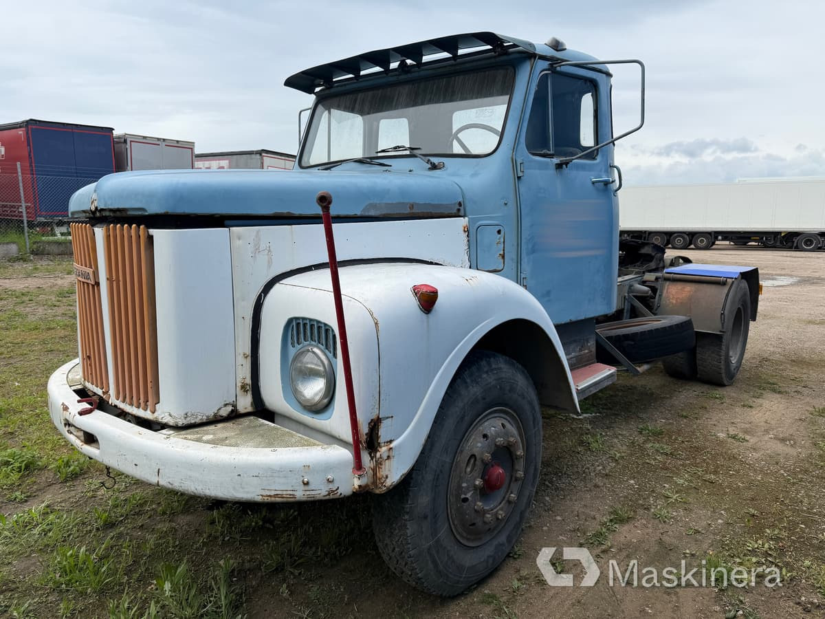 Lastbil Scania L 80 S 42 155 (Reparationsobjekt) - Tegljač: slika 1 Lastbil Scania L 80 S 42 155 (Reparationsobjekt) - Tegljač: slika 1
