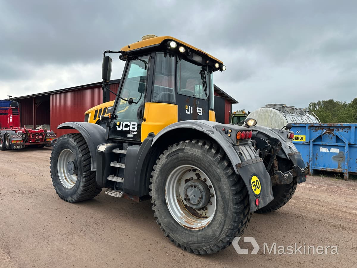 Traktor JCB Fastrac 3230 XTRA - Traktor: slika 3 Traktor JCB Fastrac 3230 XTRA - Traktor: slika 3