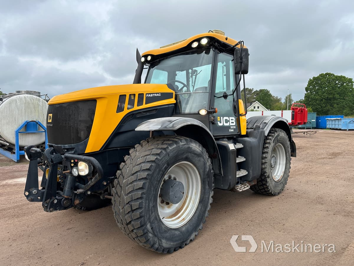 Traktor JCB Fastrac 3230 XTRA - Traktor: slika 1 Traktor JCB Fastrac 3230 XTRA - Traktor: slika 1