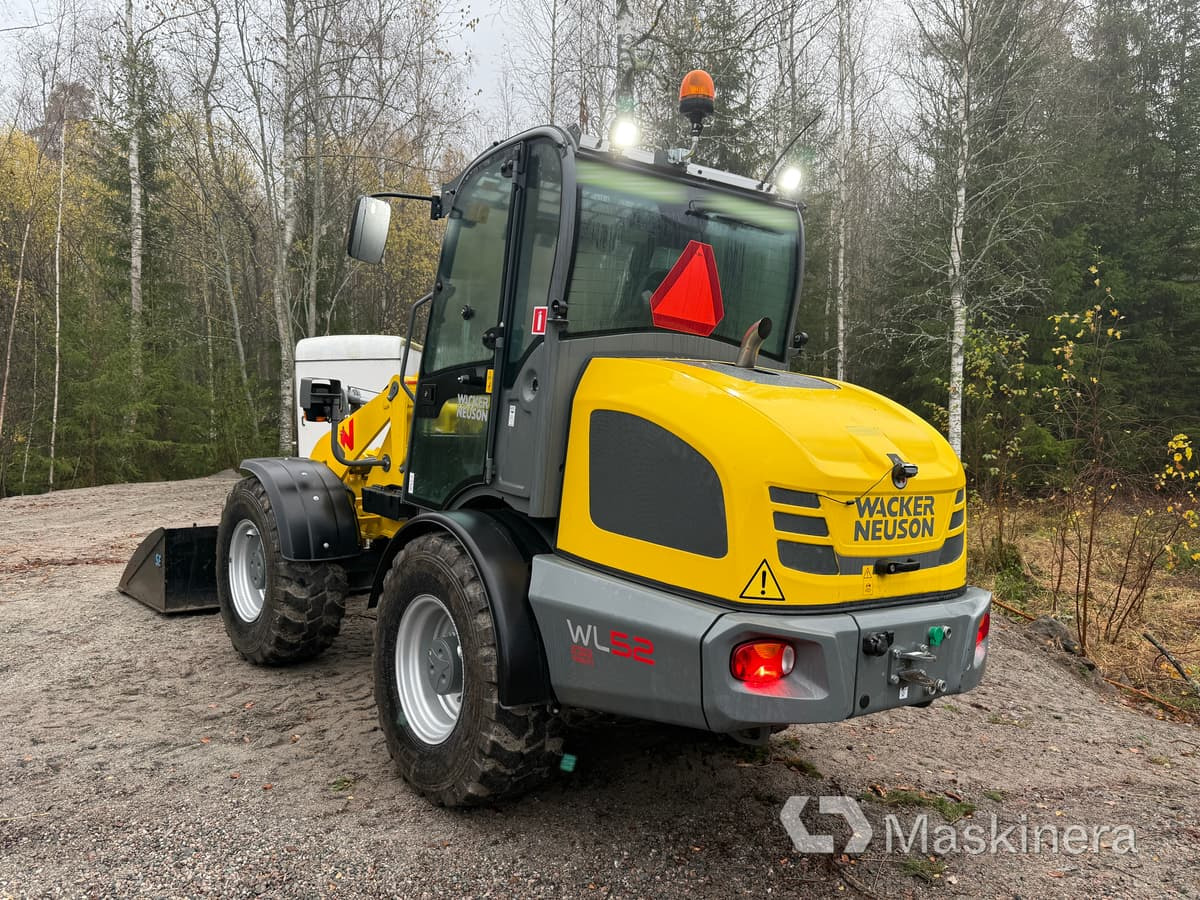 Wacker Neuson WL52 RL50 Hjullastare Wacker Neuson WL52 med Vagn och många redskap - Utovarivač točkaš: slika 3 Wacker Neuson WL52 RL50 Hjullastare Wacker Neuson WL52 med Vagn och många redskap - Utovarivač točkaš: slika 3
