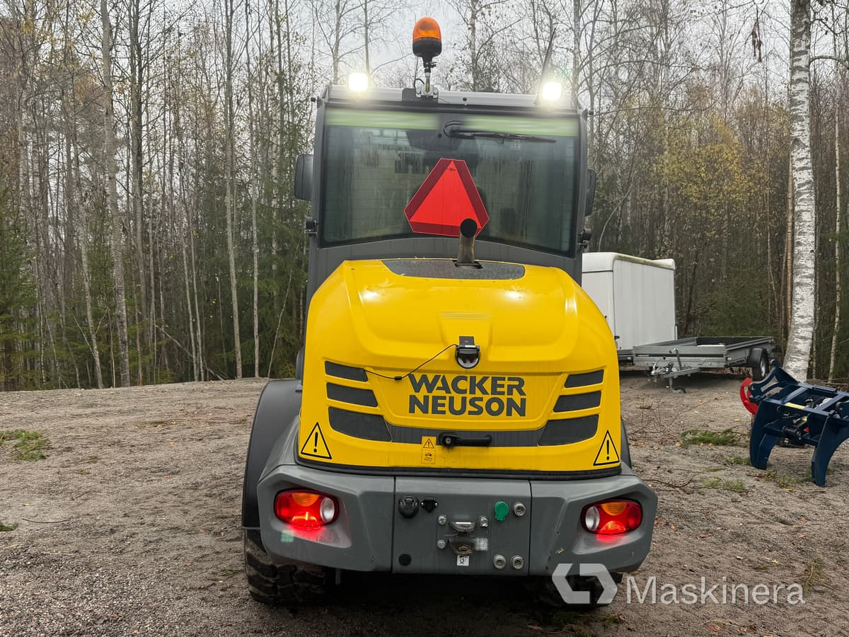 Wacker Neuson WL52 RL50 Hjullastare Wacker Neuson WL52 med Vagn och många redskap - Utovarivač točkaš: slika 4 Wacker Neuson WL52 RL50 Hjullastare Wacker Neuson WL52 med Vagn och många redskap - Utovarivač točkaš: slika 4