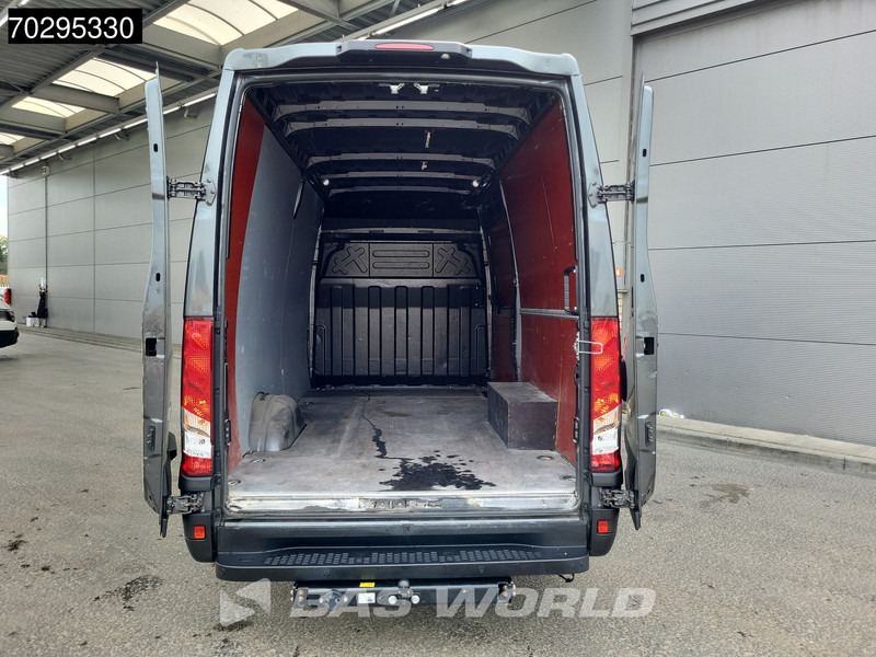 Iveco Daily 35S18 3.0L 180PK Automaat L2H2 LED ACC Navi 3.5t trekhaak Airco L2 12m3 Airco Trekhaak - Furgon: slika 3 Iveco Daily 35S18 3.0L 180PK Automaat L2H2 LED ACC Navi 3.5t trekhaak Airco L2 12m3 Airco Trekhaak - Furgon: slika 3