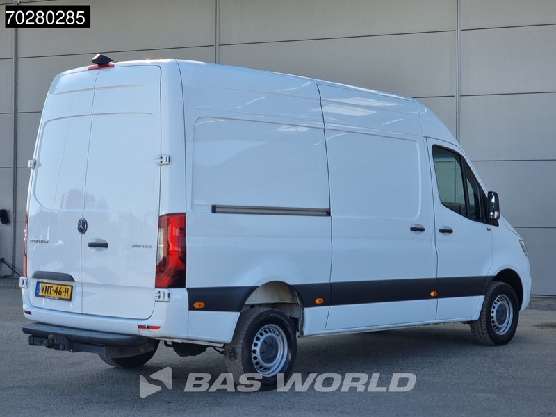 Mercedes-Benz Sprinter 315 CDI Automaat L2H2 LED Trekhaak Navi Airco Cruise Camera MBUX L2 10m3 Airco Trekhaak Cruise control - Furgon: slika 5 Mercedes-Benz Sprinter 315 CDI Automaat L2H2 LED Trekhaak Navi Airco Cruise Camera MBUX L2 10m3 Airco Trekhaak Cruise control - Furgon: slika 5