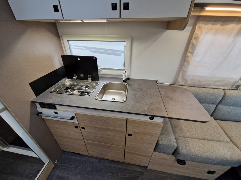 Novu Poluintegrisani kamper Chausson 640 First Line Ford: slika 10