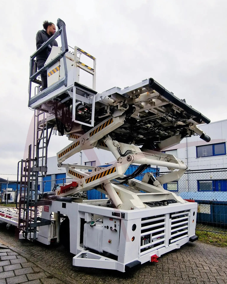 AIR MARREL LAM7000 DP/MDL8 - Utovarivač kontejnera/ Paleta: slika 4 AIR MARREL LAM7000 DP/MDL8 - Utovarivač kontejnera/ Paleta: slika 4