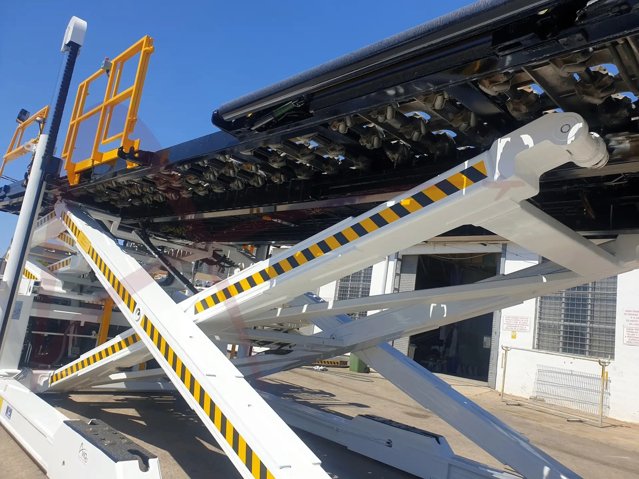 FMC COMMANDER 30 - Utovarivač kontejnera/ Paleta: slika 5 FMC COMMANDER 30 - Utovarivač kontejnera/ Paleta: slika 5