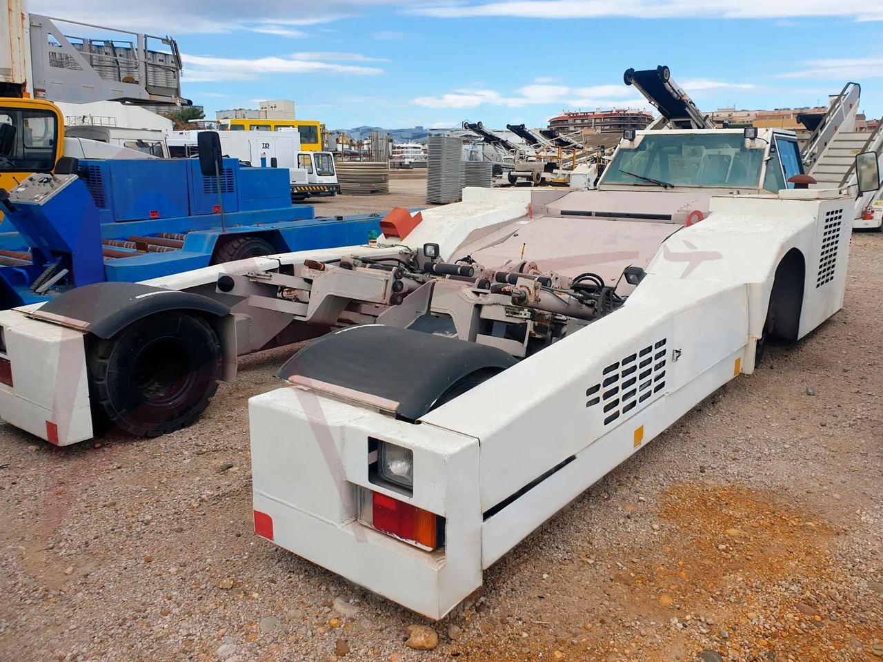 FMC PTS 3-R - Aerodromski traktor: slika 2 FMC PTS 3-R - Aerodromski traktor: slika 2