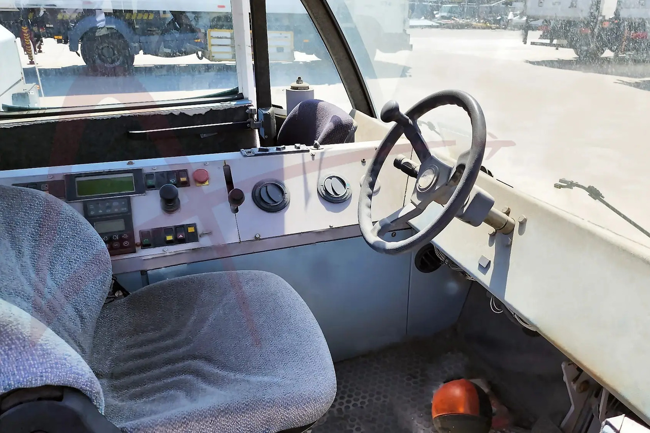 JBT AEROTECH EXPEDITER 400 - Aerodromski traktor: slika 3 JBT AEROTECH EXPEDITER 400 - Aerodromski traktor: slika 3