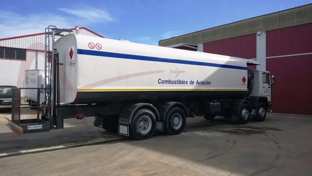 JET A1 - Kamion cisterna: slika 2 JET A1 - Kamion cisterna: slika 2