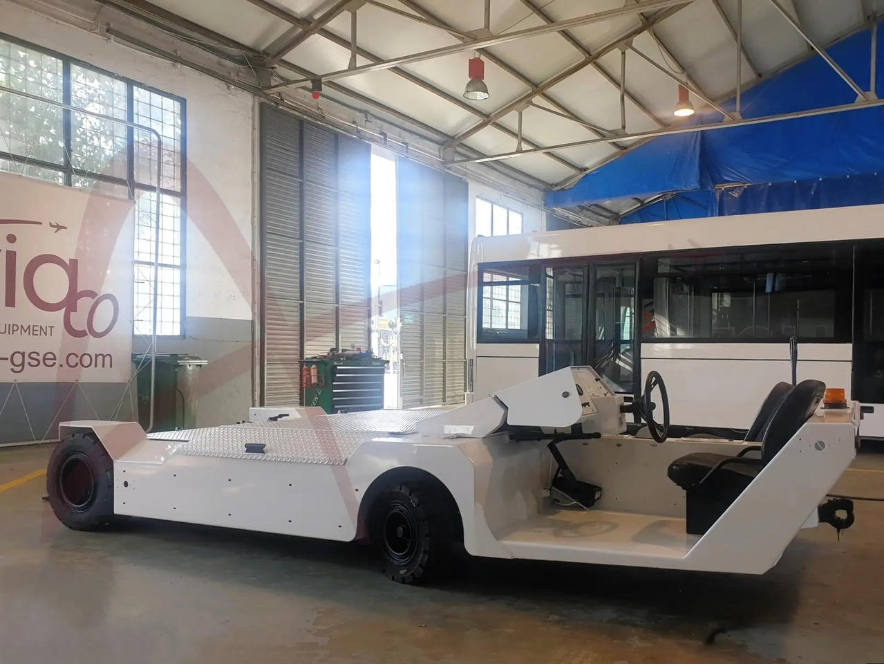 LEKTRO AP8950SD - Aerodromski traktor: slika 1 LEKTRO AP8950SD - Aerodromski traktor: slika 1