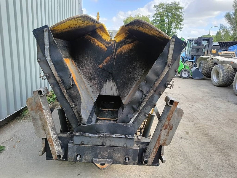 Asfaltni finišer Bomag BF 223 C asfalteermachine asphalt paver dynamo: slika 9 Asfaltni finišer Bomag BF 223 C asfalteermachine asphalt paver dynamo: slika 9