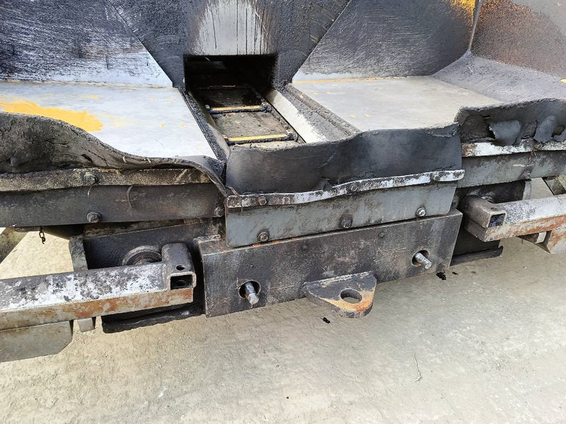 Asfaltni finišer Bomag BF 223 C asfalteermachine asphalt paver dynamo: slika 20 Asfaltni finišer Bomag BF 223 C asfalteermachine asphalt paver dynamo: slika 20