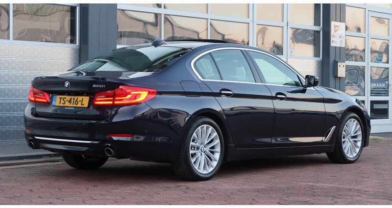 BMW 5 Serie 520i High Executive SCHUIFDAK/ NAPPA-LEDER/ ACC/ HEAD-UP/ H&K / ETC. - Limuzina: slika 4 BMW 5 Serie 520i High Executive SCHUIFDAK/ NAPPA-LEDER/ ACC/ HEAD-UP/ H&K / ETC. - Limuzina: slika 4
