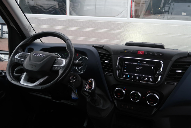 Iveco Daily 35C18H 3.0 DC AUT/ CAMERA/ LED/ CRUISE/ CLIMA/ TREKHAAK - Dostavno vozilo, Dostavno vozilo sa duplom kabinom: slika 5 Iveco Daily 35C18H 3.0 DC AUT/ CAMERA/ LED/ CRUISE/ CLIMA/ TREKHAAK - Dostavno vozilo, Dostavno vozilo sa duplom kabinom: slika 5