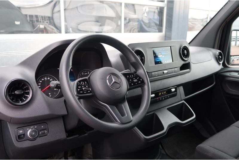 Mercedes-Benz Sprinter 317 CDI L2H2 AUT/ CAMERA/ MBUX/ CRUISE/ AIRCO - Furgon: slika 2 Mercedes-Benz Sprinter 317 CDI L2H2 AUT/ CAMERA/ MBUX/ CRUISE/ AIRCO - Furgon: slika 2